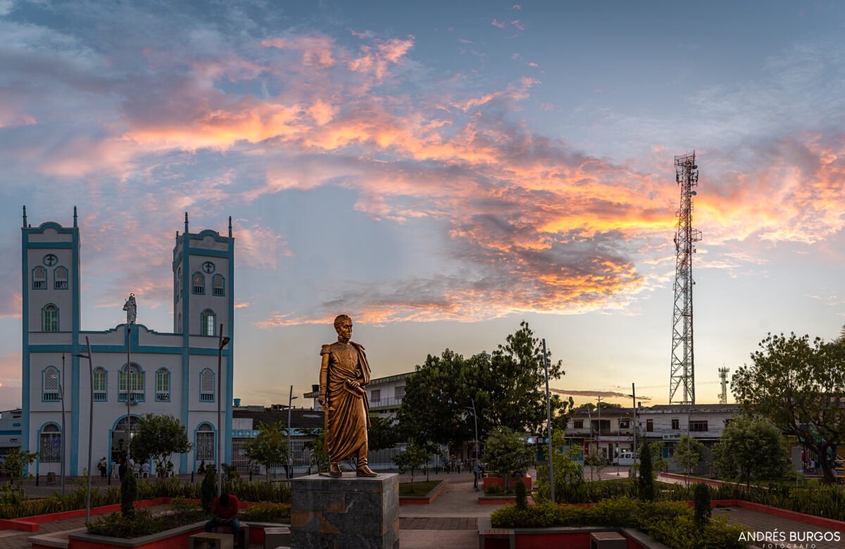 Foto Del parque Central Simón Bolívar Con Puesta Del Sol - Derechos - Andrés Burgos Fotógrafo