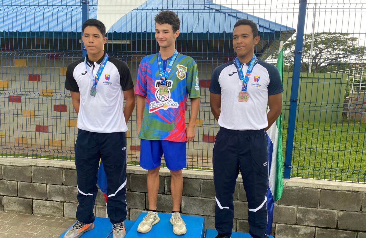 Oro Para Planta Rica En La Competencia De Natación De Los II Juegos Departamentales Y Paradepartamentales.