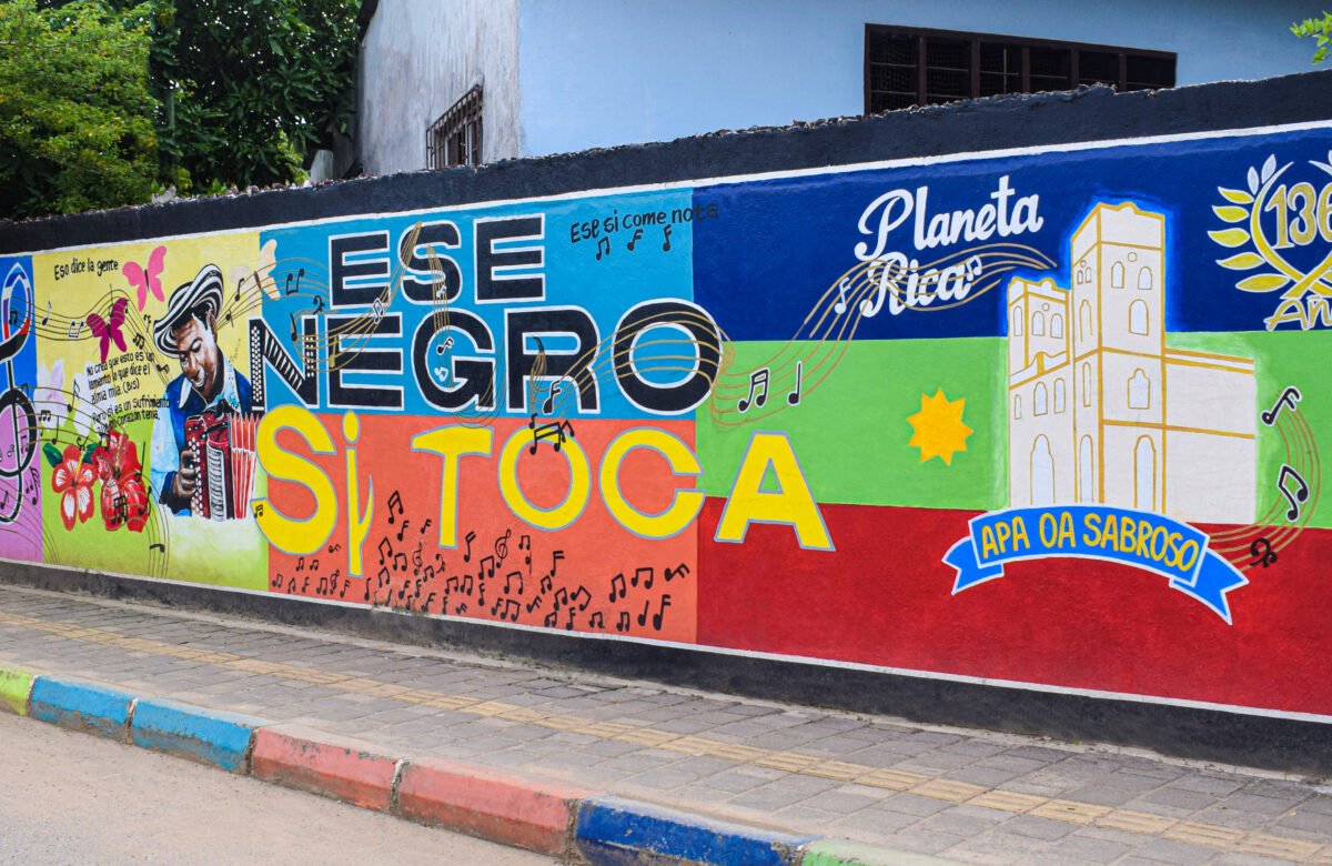 mural retocado Tino Lozano Ese negro si toca Derechos PlanetaRica.org